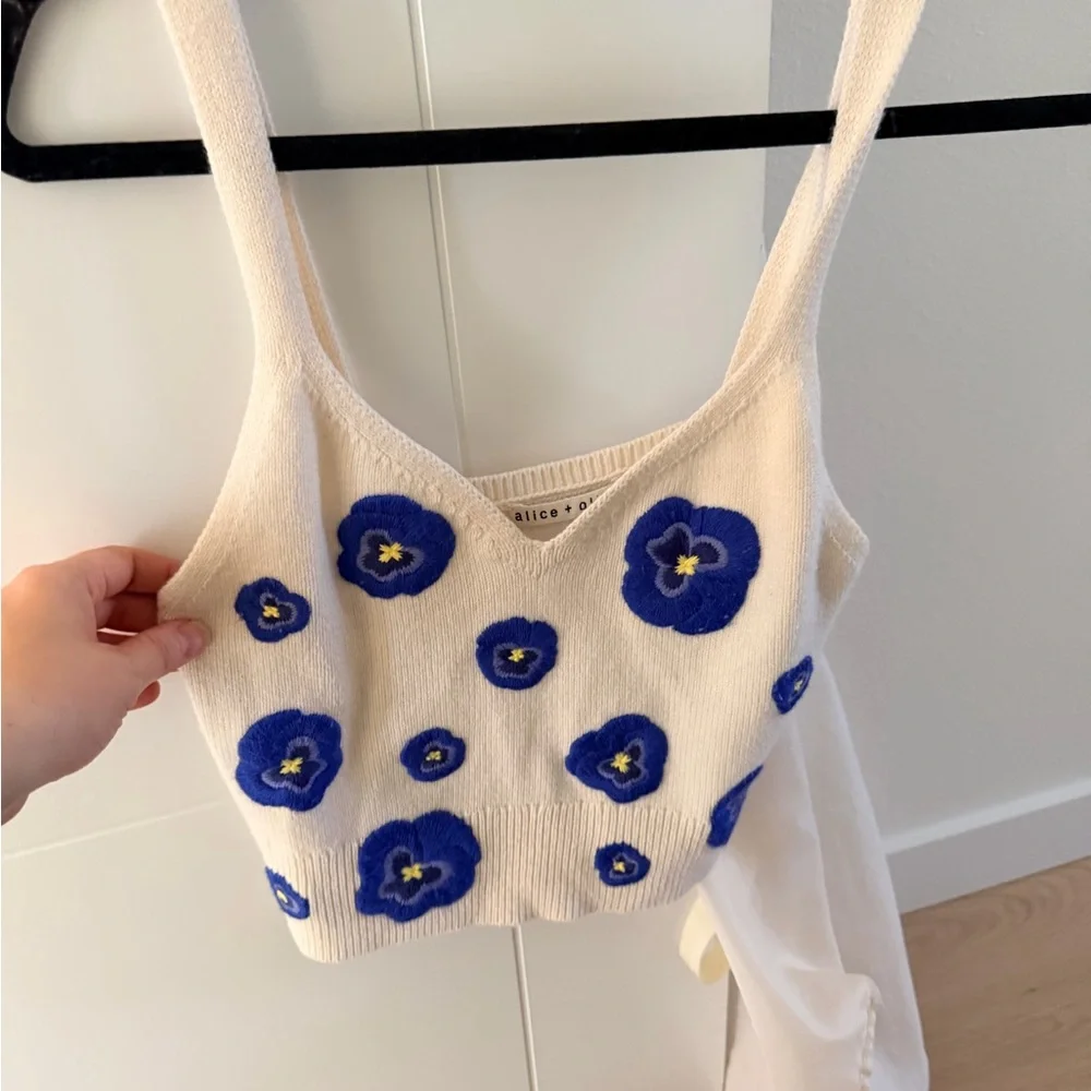 Alice + Olivia White V-Neck Floral Appliqué Tank Top - Picture 2 of 3